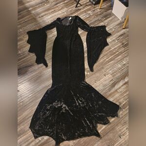 Morticia Addams Halloween Costume M